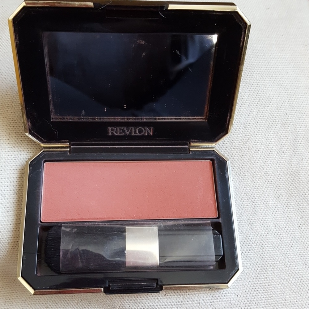 Revlon blush in easygoing red